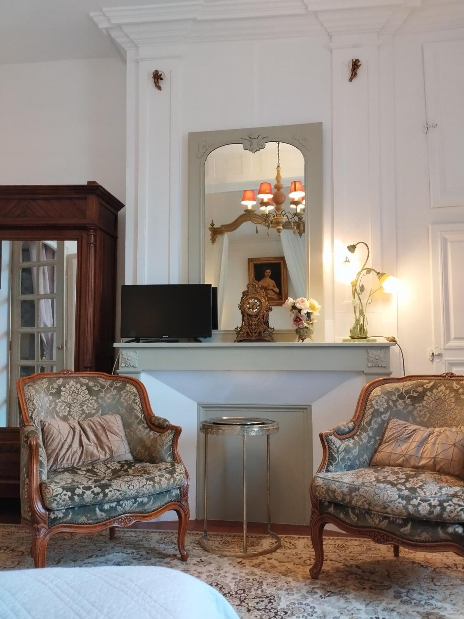 Le Logis De Saint Cyr Aparthotel Issoudun Ngoại thất bức ảnh